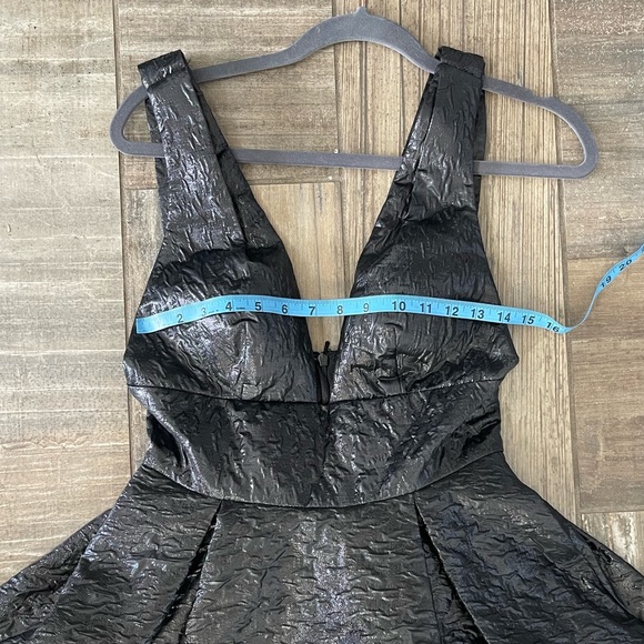 Mac Duggal BROCADE V NECK BALLGOWN size 6 - Picture 12 of 14